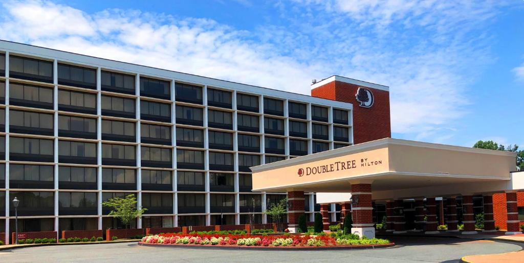 DoubleTree by Hilton Charlottesville Main image 1